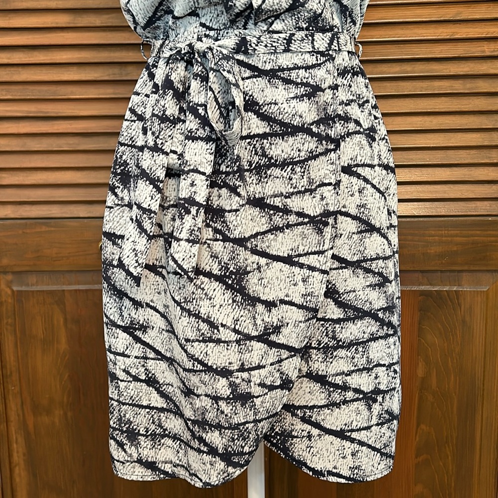 Forever 21 Sleeveless Faux Wrap Dress - Picture 3 of 7